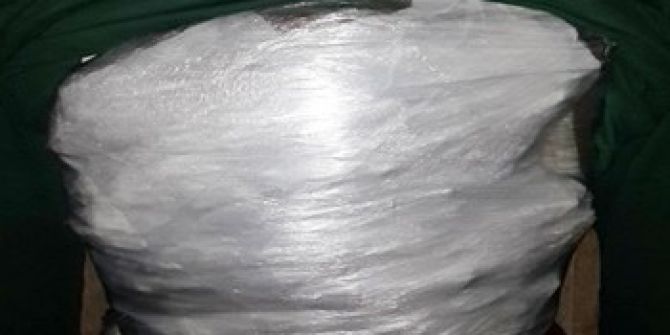 Uyuşturucu Şüphelisi, Sırtına Sarılı Esrarla Yakalandı