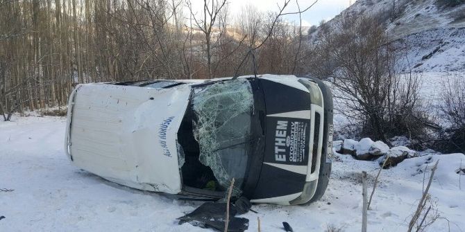 Şemdinli’de Öğrenci Servisi Takla Attı: 9 Yaralı