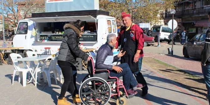 Kaymakam Farkındalık İçin Tekerlekli Sandalyeye Oturdu