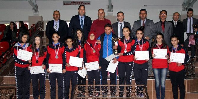 Gençler Voleybol Müsabakaları Tamamlandı