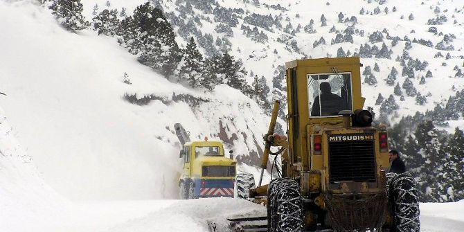 Erzincan’da 376 Köy Yolu Ulaşıma Kapandı