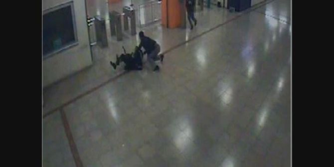 Metroda Beleşçiler Dehşet Saçtı, O Anlar Kameraya Yansıdı...