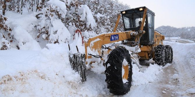 Bursa’da Karla Kapanan 52 Köy Yolu Açıldı, Kapalı 4 Yol İçin Çalışmalar Sürüyor