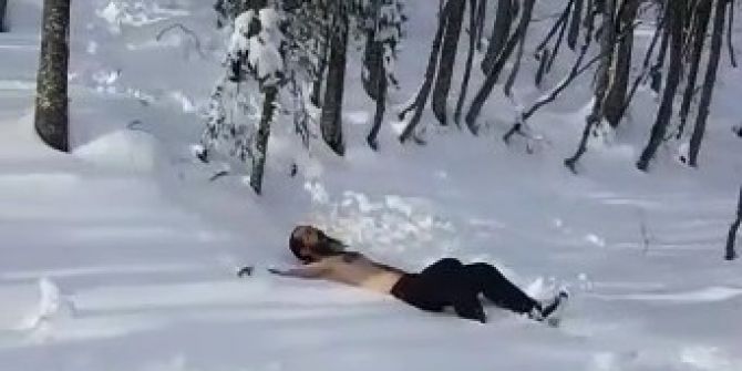 Çıplak Dağcı Eksi 5 Derecede Kara Balıklama Daldı...