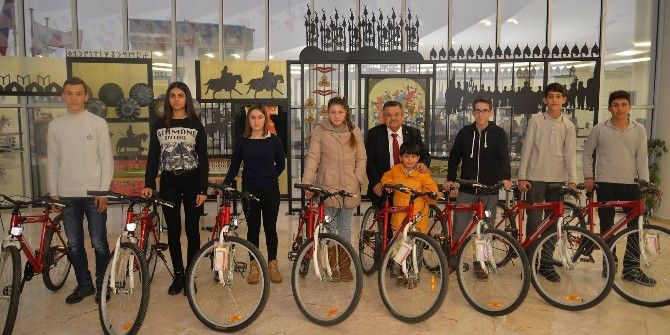 Başkan Yağcı, Başarılı Öğrencileri Ödüllendirdi