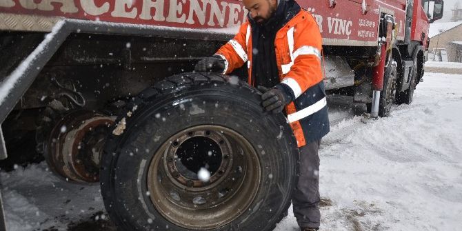 Yüksekova’da Yoğun Kar Yağışı