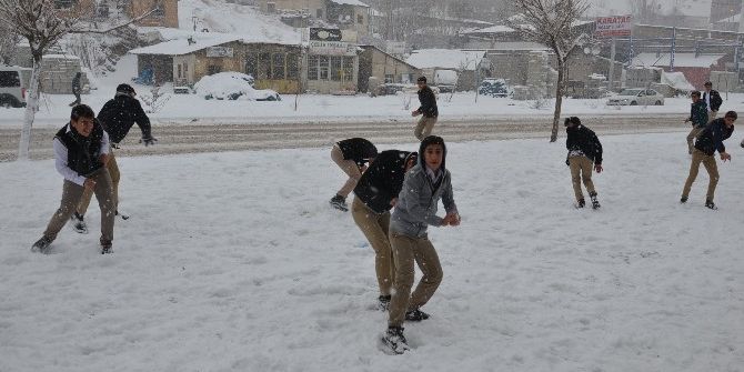 Yüksekova’da Tar Tatili