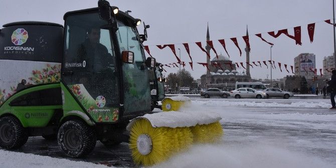 Kocasinan’da Karlar Temizleniyor