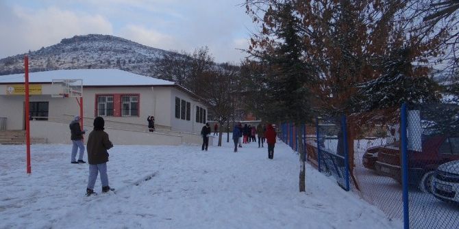 Gölpazarı’nda Çocukların Kar Sevinci