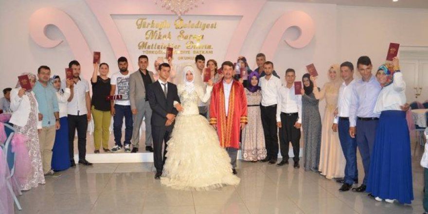 Türkoğlu’nda 12 Çifte Toplu Nikah