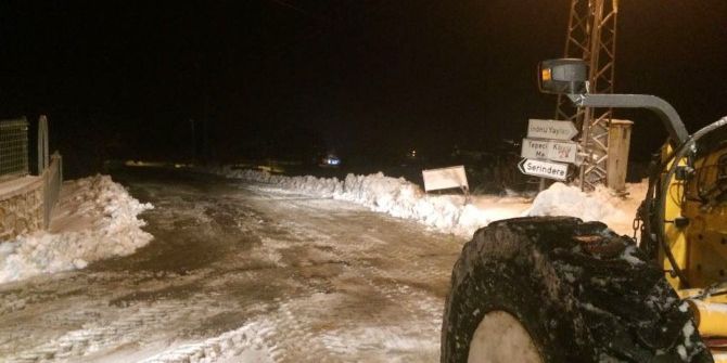 Kar Nedeniyle Ormanda Mahsur Kalan Aile Kurtarıldı