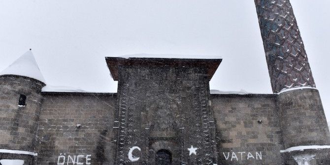 Büyükşehir Karla Mücadelede İş Başında