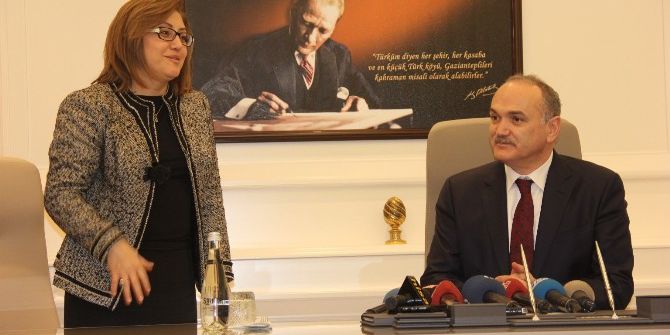 Bakan Özlü’den Gaziantep Ve Filistin’e Müjde