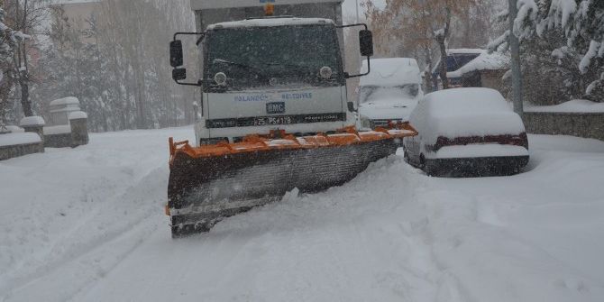 Palandöken Belediyesi’nden Kar Yağışına Anında Müdahale