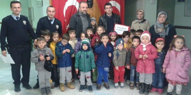 Minik Öğrencilerden Polislere Taziye Ziyareti