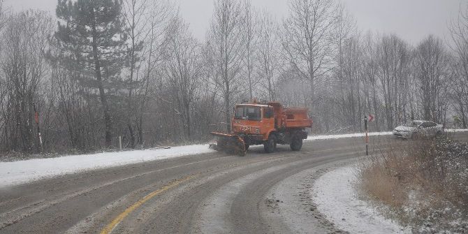 İnegöl’de Karla Mücadele Sürüyor