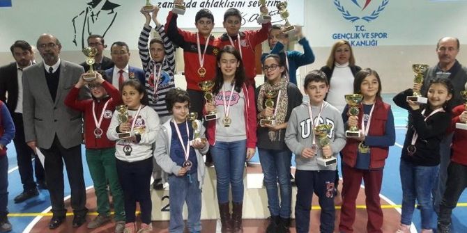 Satranç Turnuvasının Minik Şampiyonları Belli Oldu