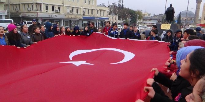 Liseli Öğrenciler Terör Saldırısını Protesto Etti