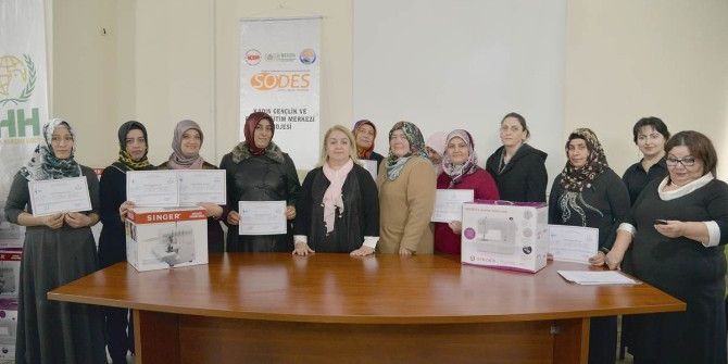 İhh Kursiyerleri, Sertifikalarını Kevser Çakacak’ın Elinden Aldı