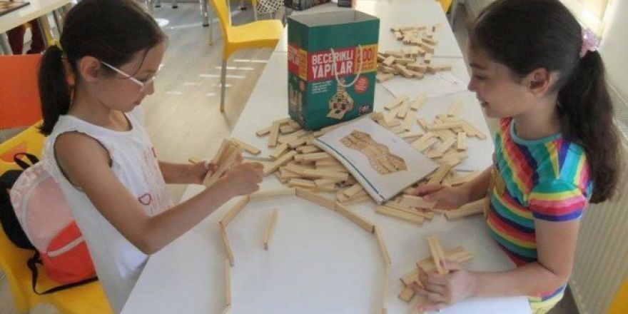 Öğrenciler Yaz Tatilini Bilgi Evinde Değerlendiriyor