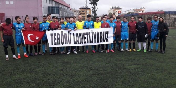 Liseler Arası Maçta Anlamlı Pankart