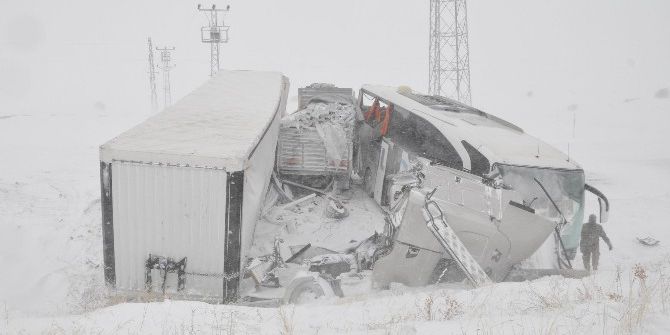 Sivas’ta Zincirleme Trafik Kazası: 15 Yaralı