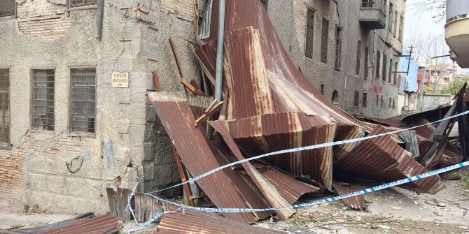 Şiddetli Rüzgar, Tarihi Tepebağ Lisesi’nin Çatısını Uçurdu