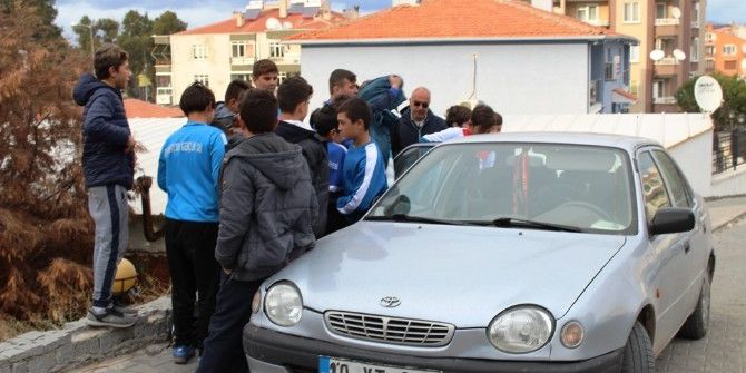 Ayvalık’ta Sporcu Çocuklardan Polise Taziye Ziyareti