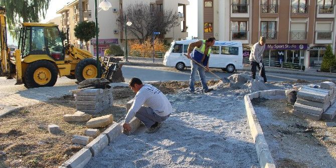 Kuşadası’nda Parklar Yenileniyor