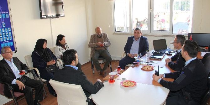 Kemer’de Parti Temsilcilerinden Polise Taziye Ziyareti