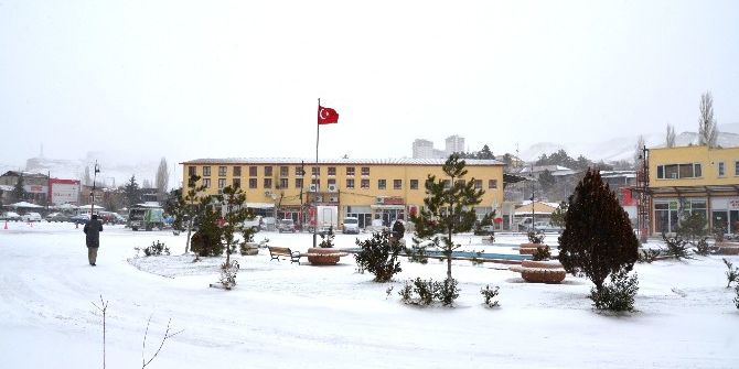 Darende’de Kar Yağışı Hayatı Olumsuz Etkiliyor