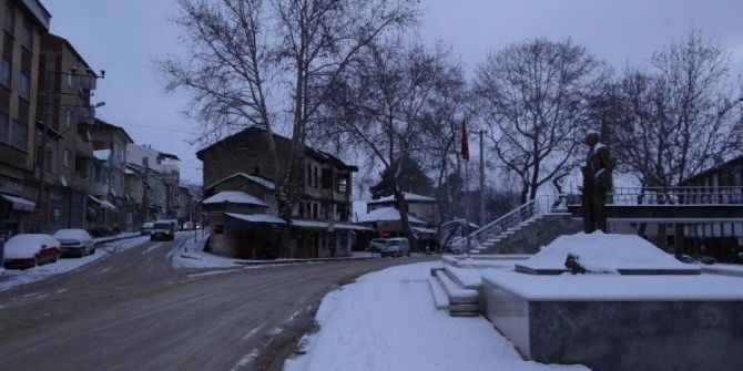 Kar Yağışı Nedeniyle 9 Köy Yolu Ulaşıma Kapandı