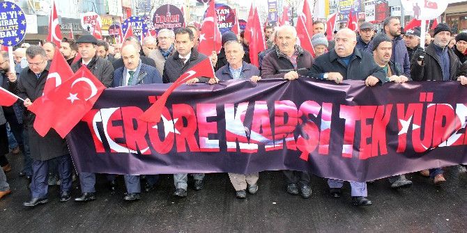 Düzce’de ’Teröre Karşı Tek Yürek’ Yürüyüşü