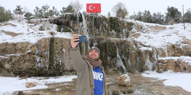 Sivas’ta Şelale Buz Tuttu