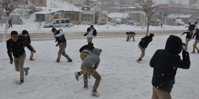 Yüksekova’da Okullar Yarın Tatil