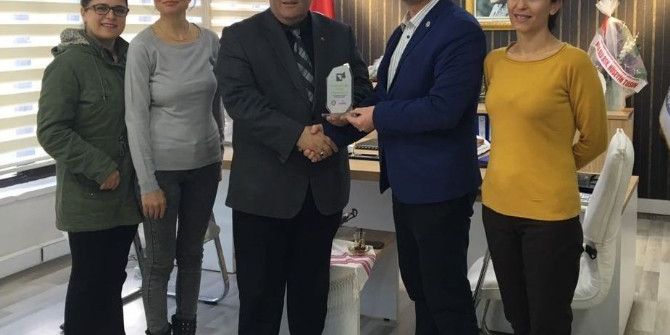 Çölyak Derneği’nden Büyükşehire Plaket