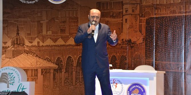 Döngeloğlu Sinop’ta Söyleşi Gerçekleştirdi