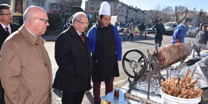 Albayrak Ve Eşkinat Yöresel Ürün Stantlarını Gezdi