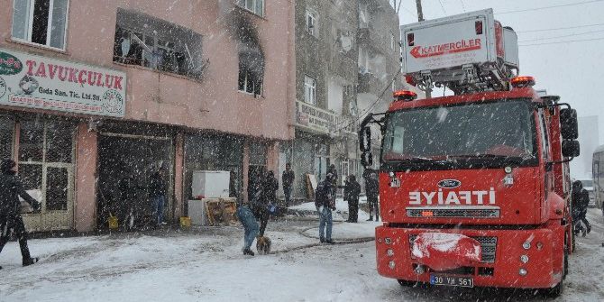 Yüksekova’da Ev Yangını