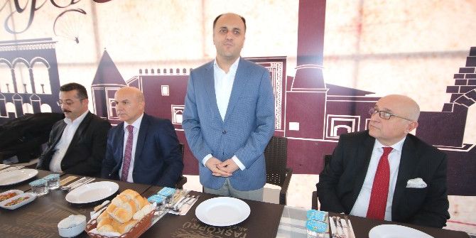 Beyşehir Belediyesi’nden Polise Moral Yemeği