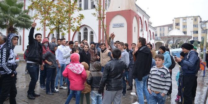 Suriyelilerden Halep’e Destek Gösterisi