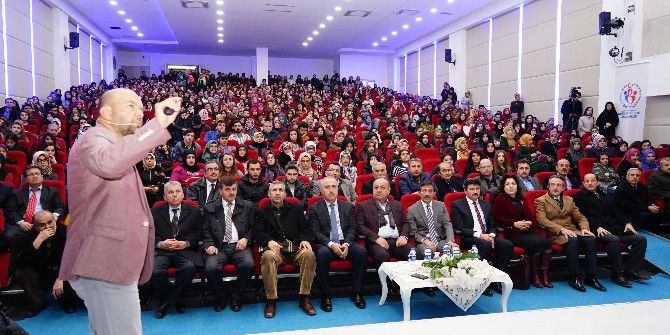 Tarihçi-yazar Talha Uğurluel, ’Benim Tarihim’ Konulu Konferans Verdi