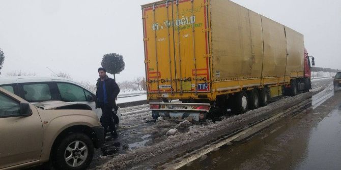 Etkili Kar Yağışı Beraberinde Kazaları Da Getirdi