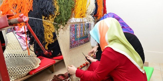Kadınlar Sanatla Ekonomiyi Canlandırıyor