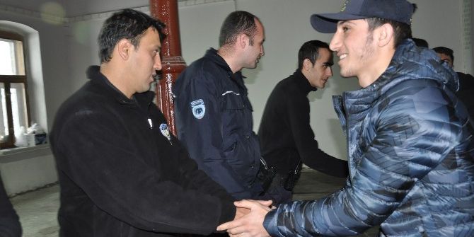 Dünya Şampiyonu Milli Boksörden Çevik Kuvvete Anlamlı Ziyaret