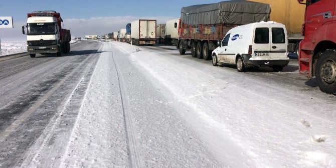 Ereğli’de Sürücüler Kar Nedeniyle Yollarda Mahsur Kaldı