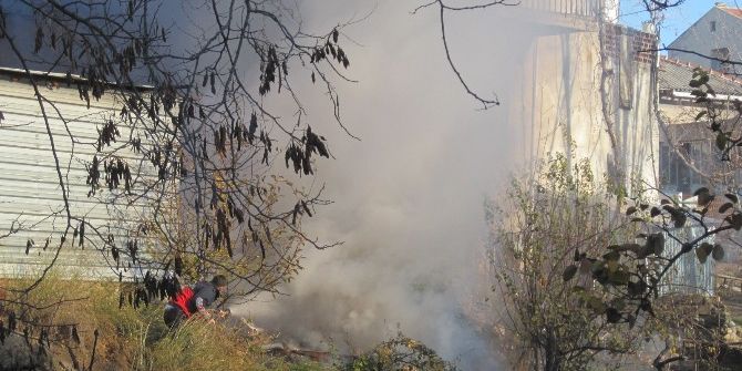 Sanayi Bölgesinde Çıkan Yangın, Büyümeden Söndürüldü