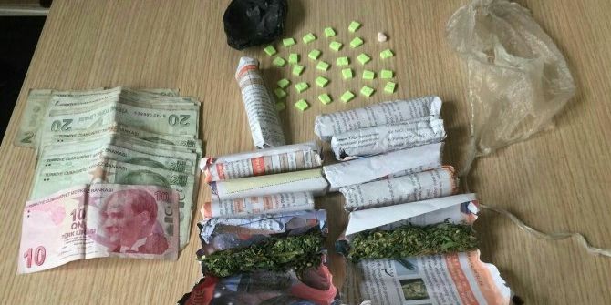 Uyuşturucu Satıcısı Suçüstü Yakalandı