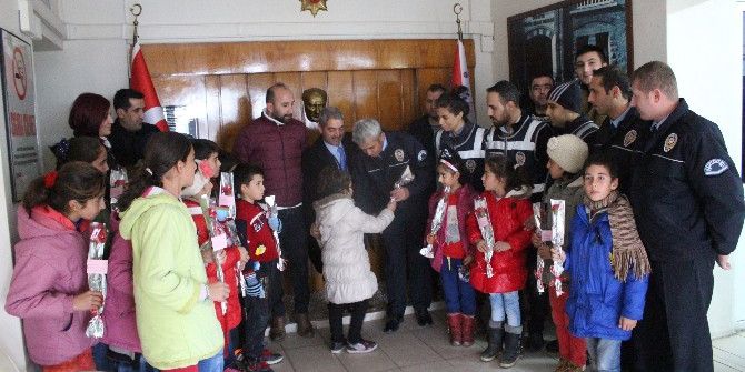 Samsatlı Öğrencileri Polislere Baş Sağlığı Dileklerinde Bulundu