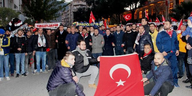 Manisa’da Taraftarlardan Teröre Ortak Tepki